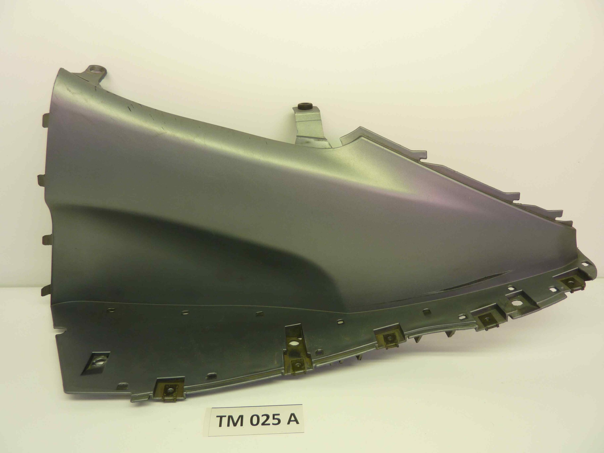 BMW C1 125 200 CARENA PLASTICA POGGIAPIEDI SINISTRA COD 46632328867