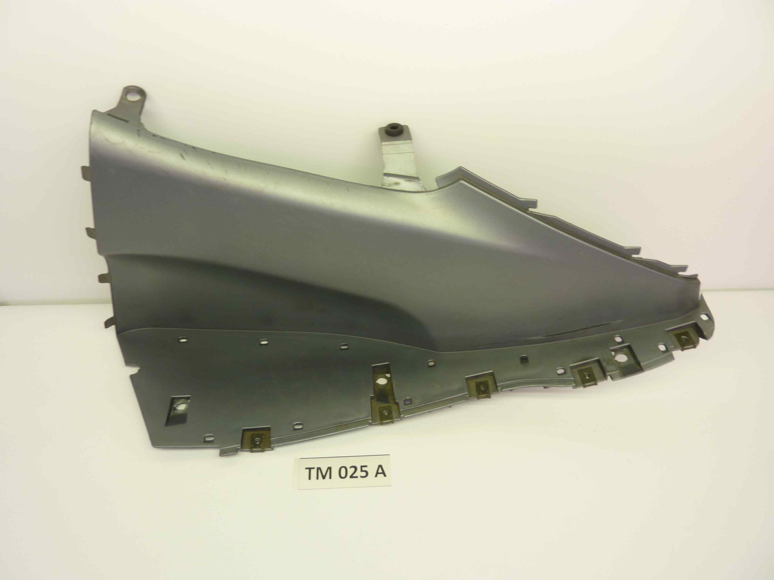 BMW C1 125 200 CARENA PLASTICA POGGIAPIEDI SINISTRA COD 46632328867 - immagine 2