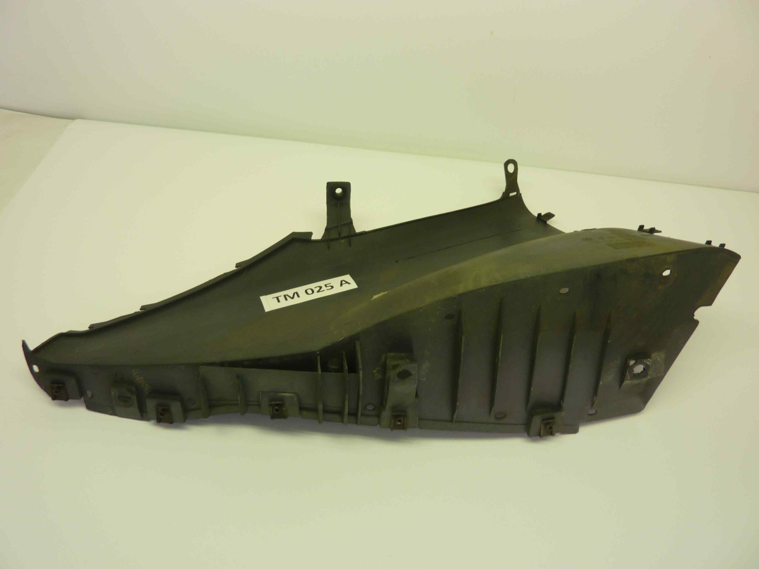 BMW C1 125 200 CARENA PLASTICA POGGIAPIEDI SINISTRA COD 46632328867 - immagine 4