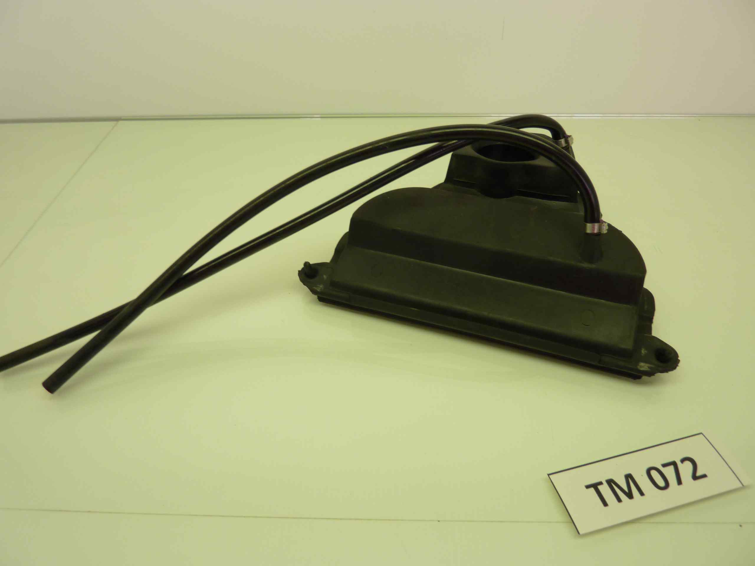 BMW C1 125 200 VASCHETTA GOMMA TAPPO SERBATOIO BENZINA CARBURANTE COD 2329613 - immagine 3