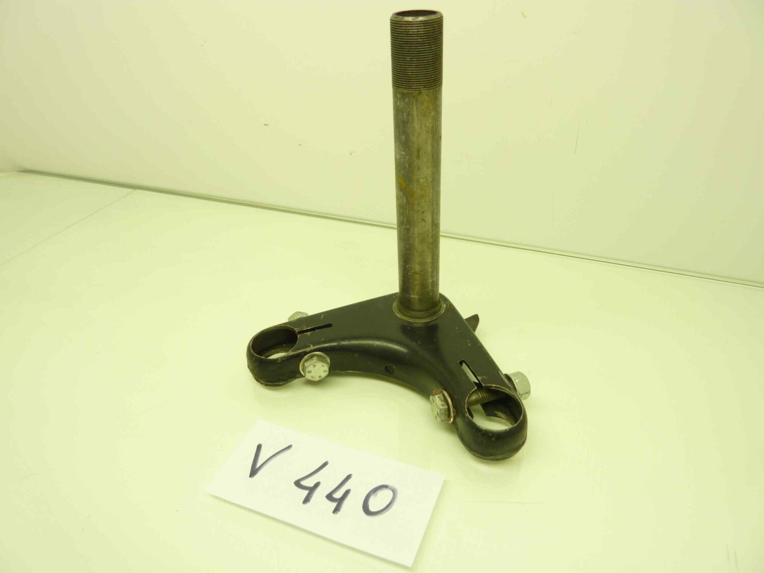 piastra sterzo moto ciclomotore epoca nera interasse steli 137 diametro steli 27 diametro canotto 25 mm - immagine 2