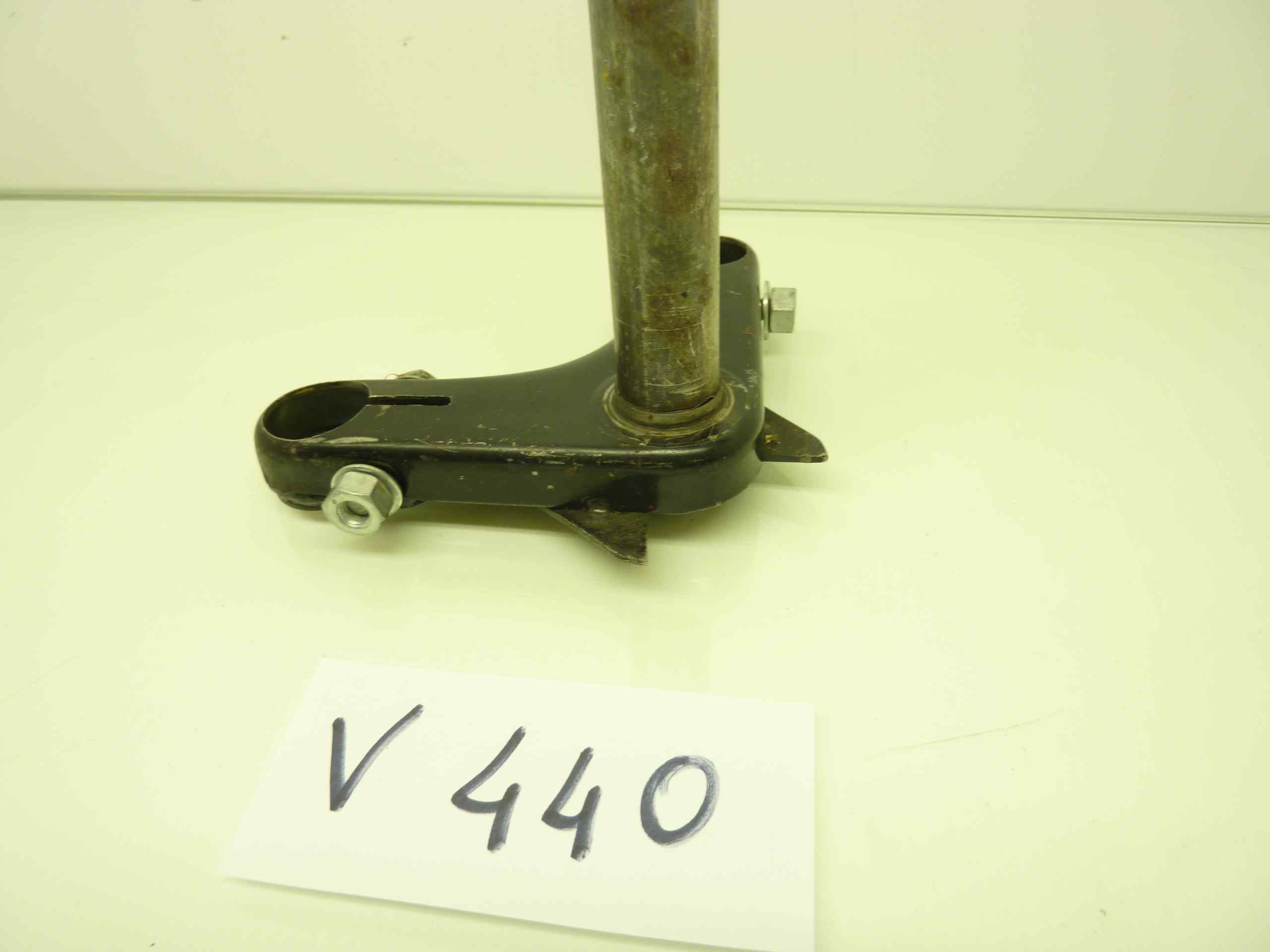 piastra sterzo moto ciclomotore epoca nera interasse steli 137 diametro steli 27 diametro canotto 25 mm - immagine 3