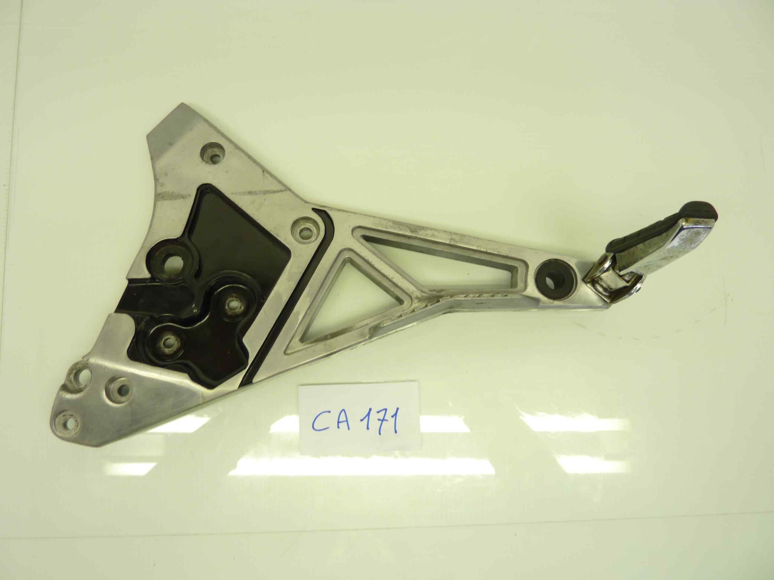 Yamaha FJ 1100 84 staffa pedane sinistra cod 36Y00Y-1L