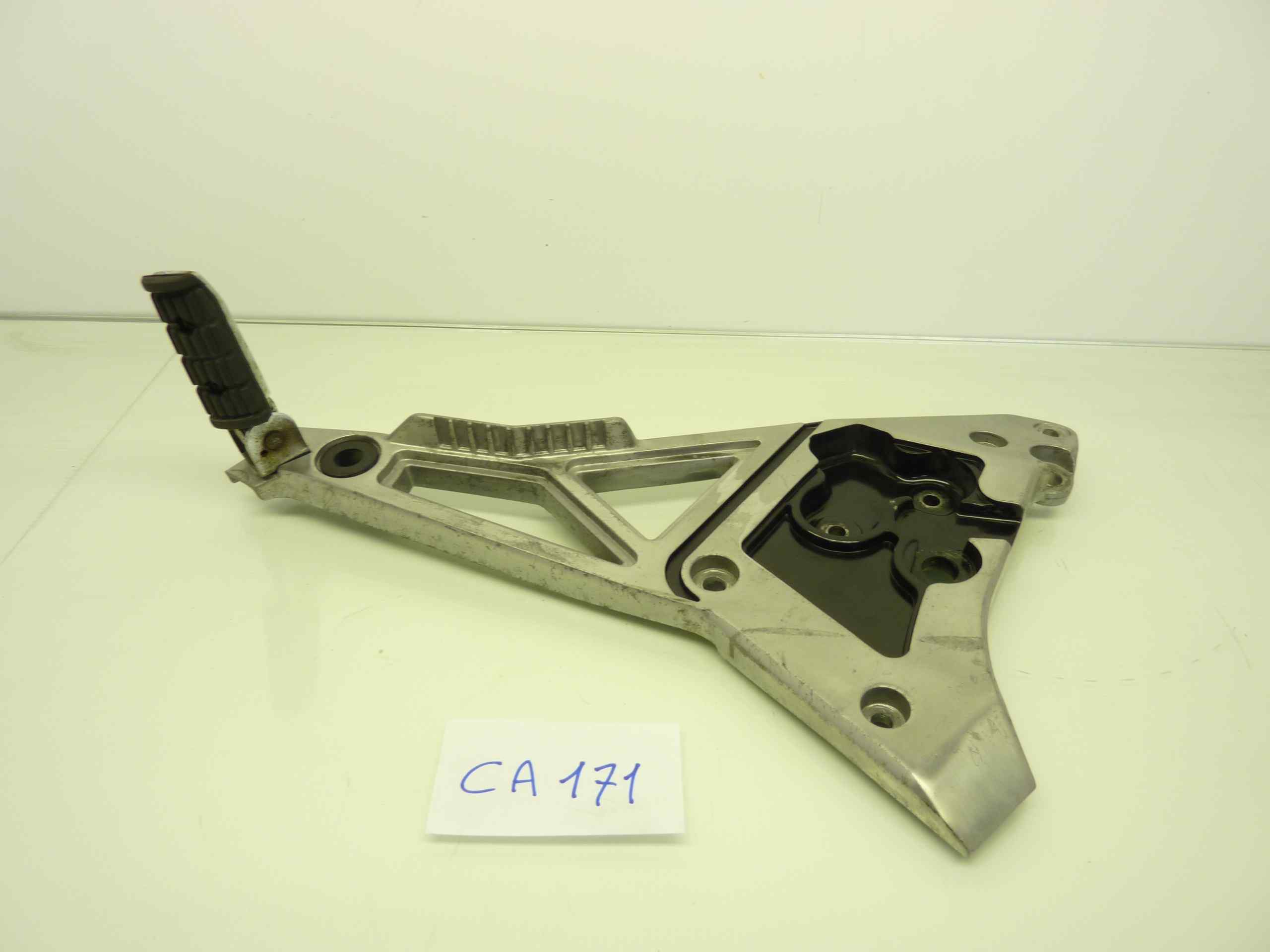 Yamaha FJ 1100 84 staffa pedane sinistra cod 36Y00Y-1L - immagine 2