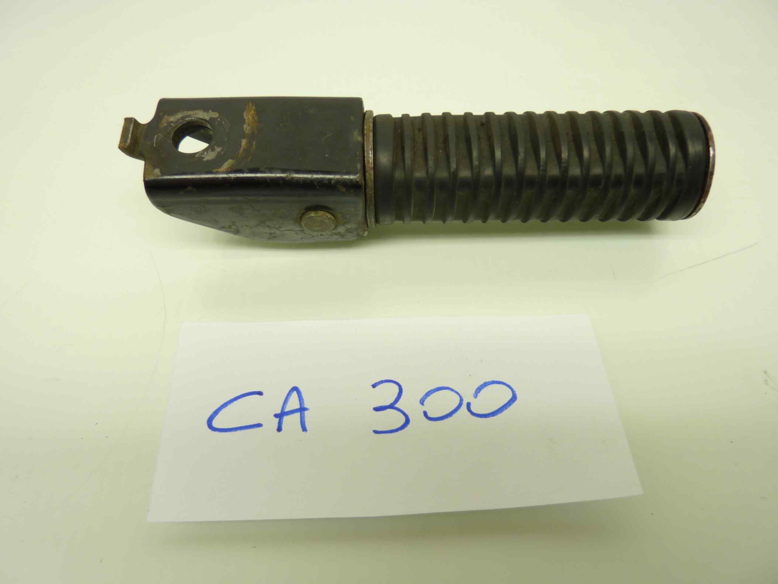Honda CX 500 pedalino poggia piedi posteriore destro - immagine 3