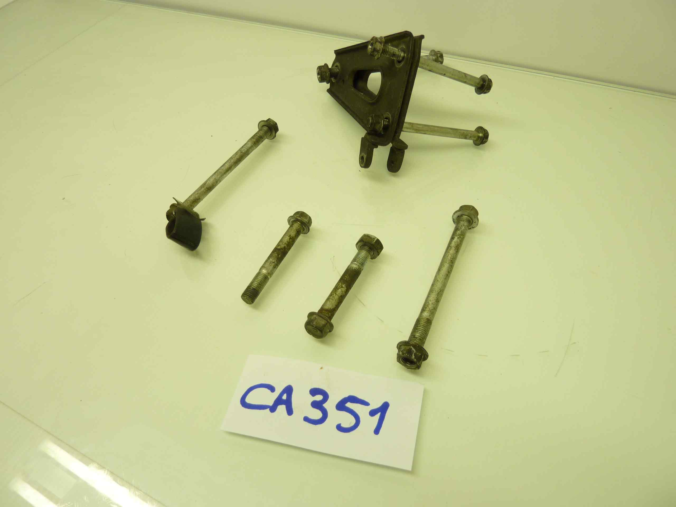 Honda CX 500 staffe porta motore con bulloneria - immagine 6