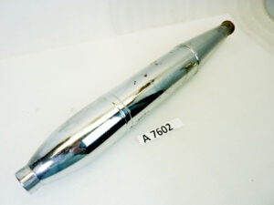 Marmitta Parilla Reactor B N 319510 IGM 543/57/S varie moto epoca lungh tot 670 mm - distanza staffa imbocco 300 mm - diam imbocco 39 mm - diam centrale 82 mm nuovo fondo di magazzino
