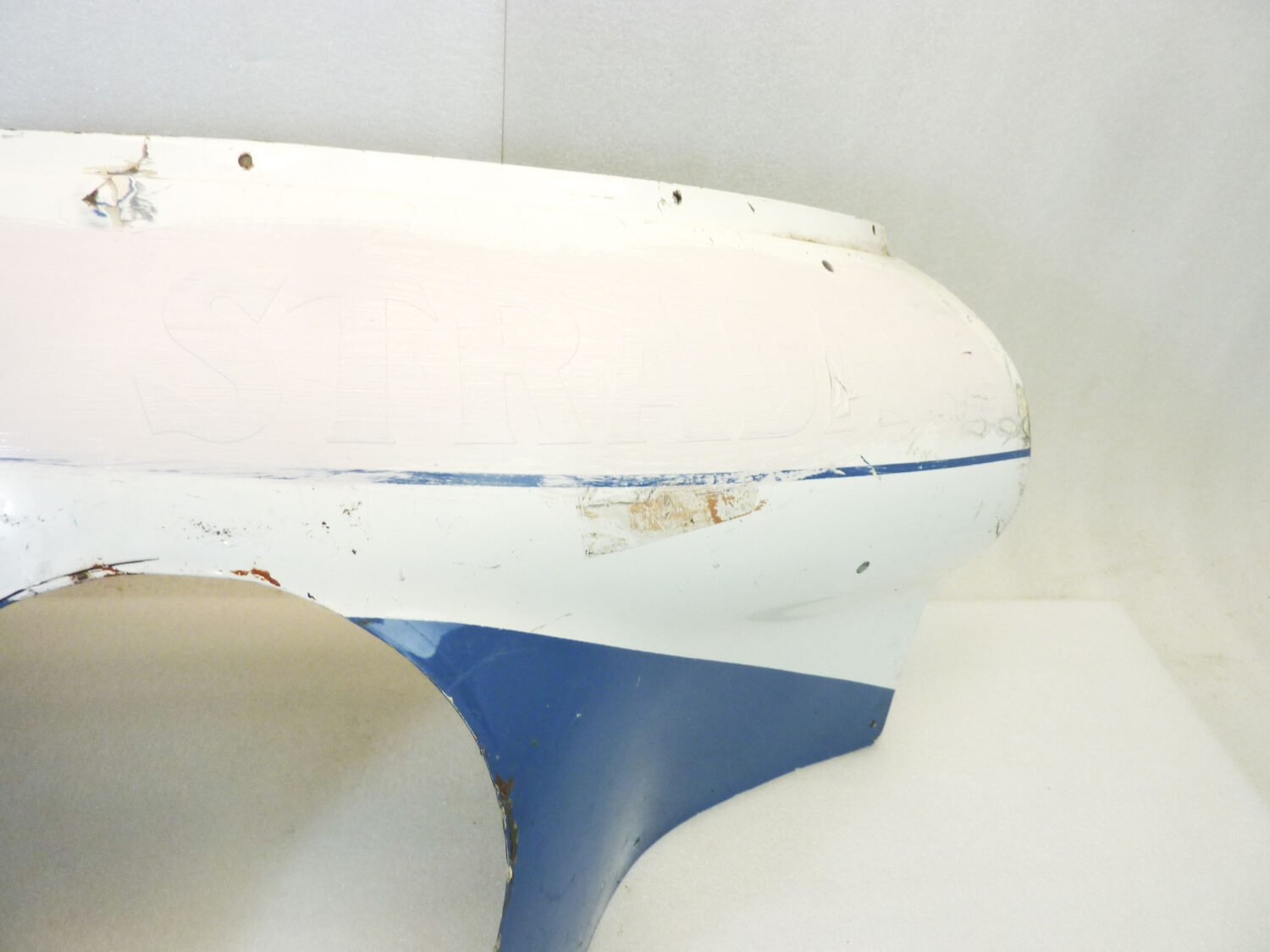 Carena anteriore Guzzi 850 T3 scudo polizia - idropittura lavabile, oggetto ad uso collezionistico in ambito privato - vedi foto per difetti - immagine 5