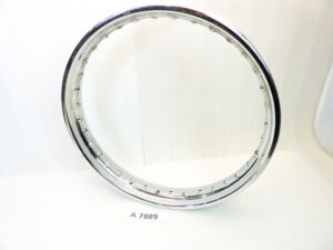 Cerchio acciaio 19 x 2,25 36 fori Agrat Guzzii - diametro 515 mm - larghezza esterna canale 76,6 mm - interno canale 54,9 mm moto epoca nuovo fondo di magazzino - il prodotto puo' presentare imperfezioni, puntinature di ruggine, VEDI FOTO SE PRESENTI