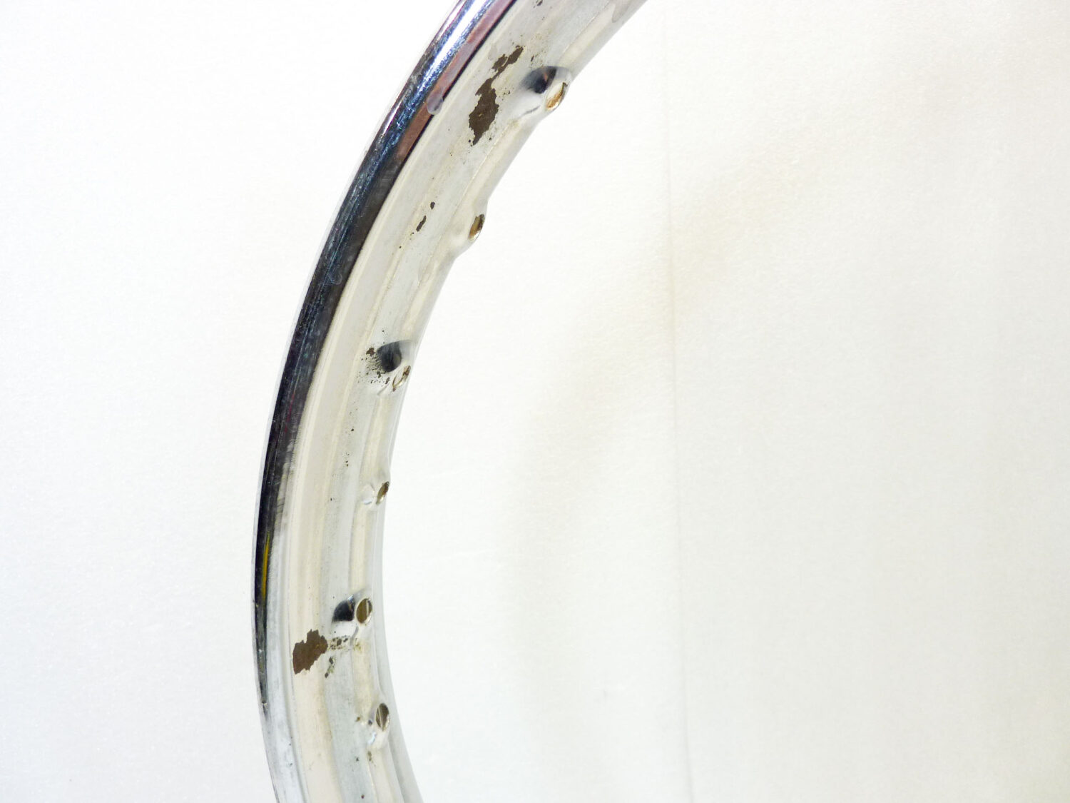 Cerchio acciaio 19 x 1,60 23x2 1/4 36 fori Dolomiti - diametro 510 mm - larghezza esterna canale 58,3 mm - interno canale 39 mm moto epoca nuovo fondo di magazzino - il prodotto puo' presentare imperfezioni, puntinature di ruggine, VEDI FOTO SE PRESENTI - immagine 4