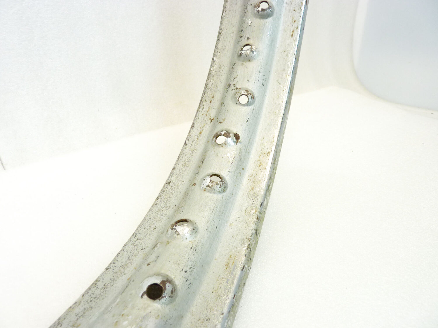 Cerchio 19 x 2,25 36 fori - diametro 510 mm - larghezza esterna canale 69,3 mm - interno canale 47 mm moto epoca - immagine 4