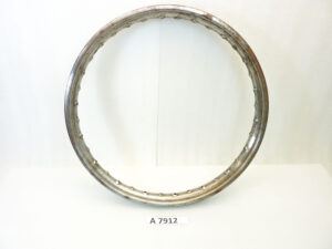 Cerchio 19 36 fori Beretta grezzo - diametro 507 mm - larghezza esterna canale 59,1 mm - interno canale 43,3 mm moto epoca nuovo fondo di magazzino - il prodotto puo' presentare imperfezioni, puntinature di ruggine, VEDI FOTO SE PRESENTI