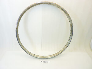 Cerchio acciaio 22 x 1,25 Omval 36 fori - diametro 589 mm - larghezza esterna canale 44,7 mm - interno canale 30,8 mm moto epoca