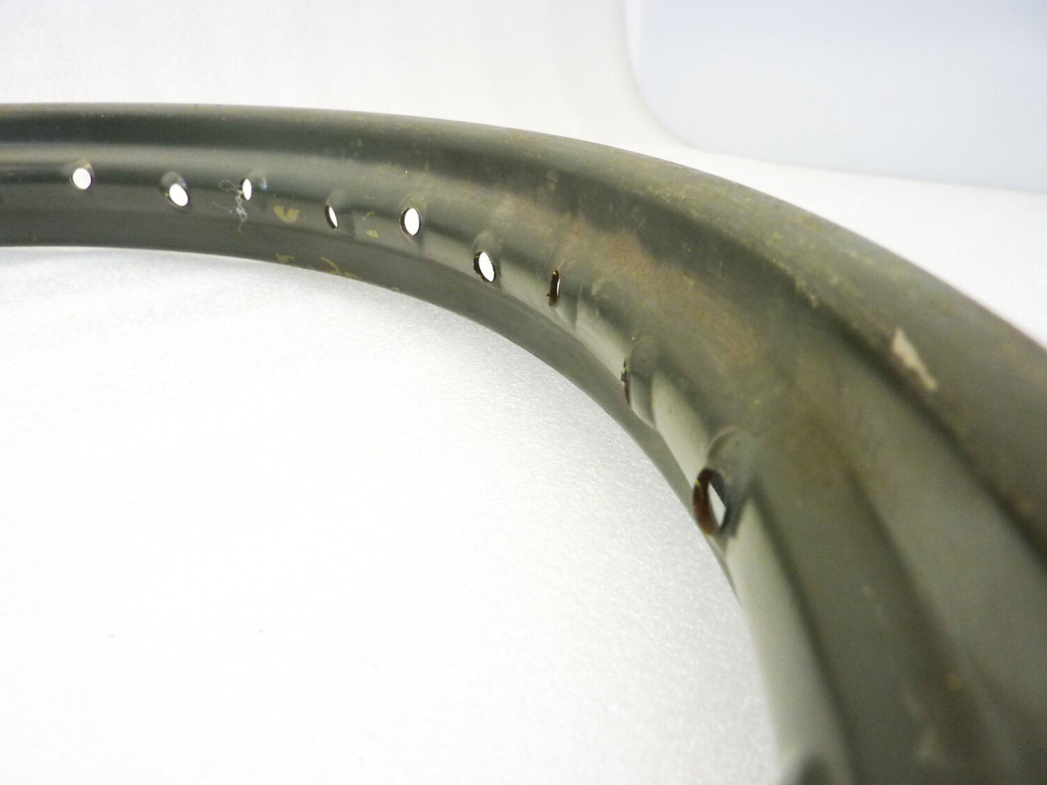 Cerchio acciaio 19 x 1,60 36 fori Agrati Monticello militare - diametro 509 mm - larghezza esterna canale 58,7 mm - interno canale 40 mm moto epoca nuovo fondo di magazzino - il prodotto puo' presentare imperfezioni, puntinature di ruggine, VEDI FOTO SE PRESENTI - immagine 5