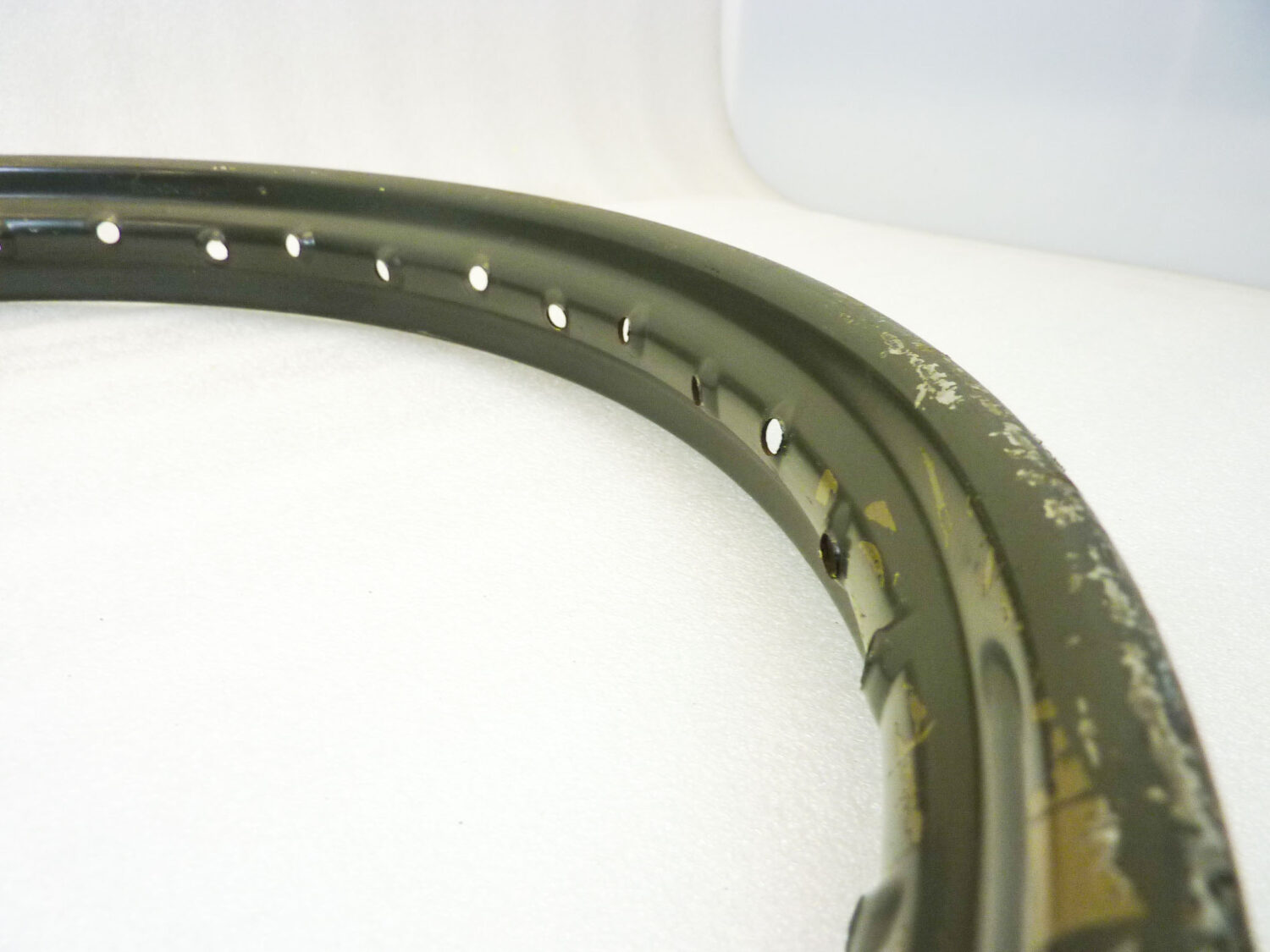 Cerchio acciaio 19 x 1,60 36 fori Agrati Monticello militare - diametro 509 mm - larghezza esterna canale 58,7 mm - interno canale 40 mm moto epoca nuovo fondo di magazzino - il prodotto puo' presentare imperfezioni, puntinature di ruggine, VEDI FOTO SE PRESENTI - immagine 8