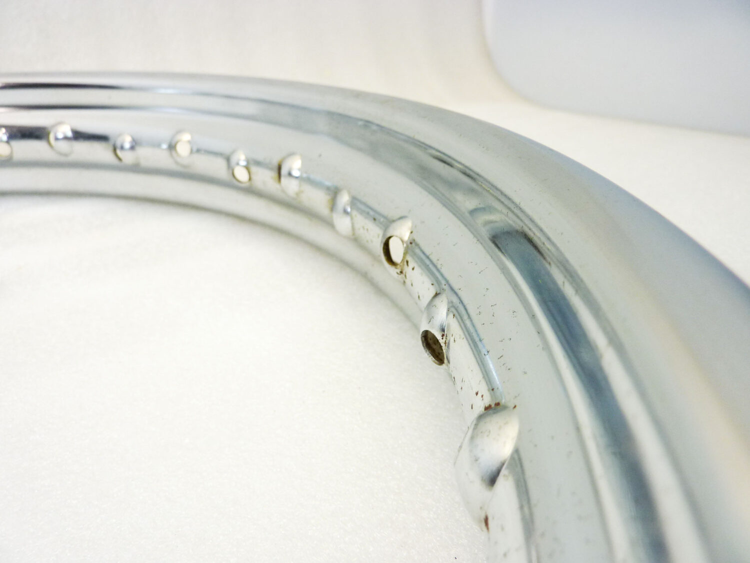 Cerchio acciaio 19 x 1,85 36 fori Radaelli - diametro 510 mm - larghezza esterna canale 68 mm - interno canale 48 mm moto epoca nuovo fondo di magazzino - il prodotto puo' presentare imperfezioni, puntinature di ruggine, VEDI FOTO SE PRESENTI - immagine 8