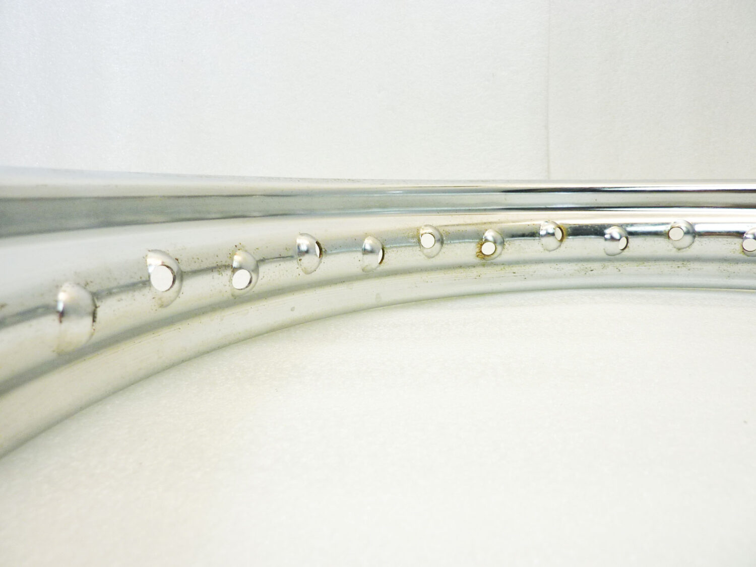 Cerchio acciaio 19 x 1,85 36 fori Radaelli - diametro 510 mm - larghezza esterna canale 68 mm - interno canale 48 mm moto epoca nuovo fondo di magazzino - il prodotto puo' presentare imperfezioni, puntinature di ruggine, VEDI FOTO SE PRESENTI - immagine 10
