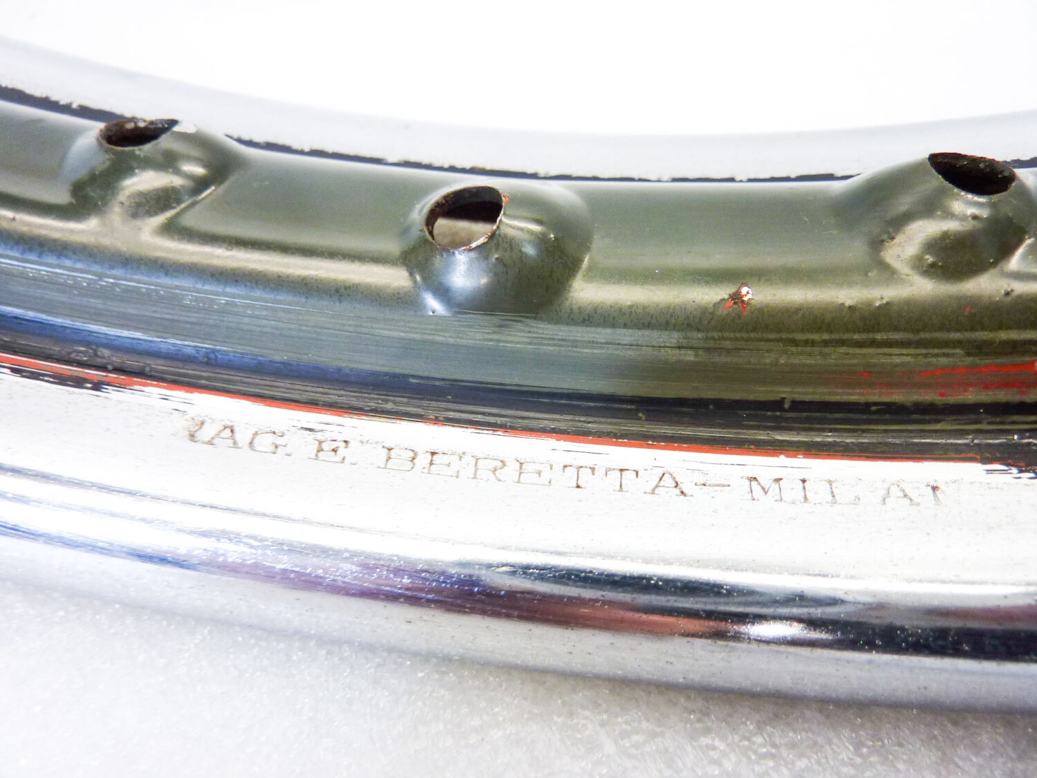 Cerchio acciaio 19 x 1,85 40 fori Beretta verniciato militare - diametro 510 mm - larghezza esterna canale 69,7 mm - interno canale 48,5 mm moto epoca nuovo fondo di magazzino - il prodotto puo' presentare imperfezioni, puntinature di ruggine, VEDI FOTO SE PRESENTI - immagine 4