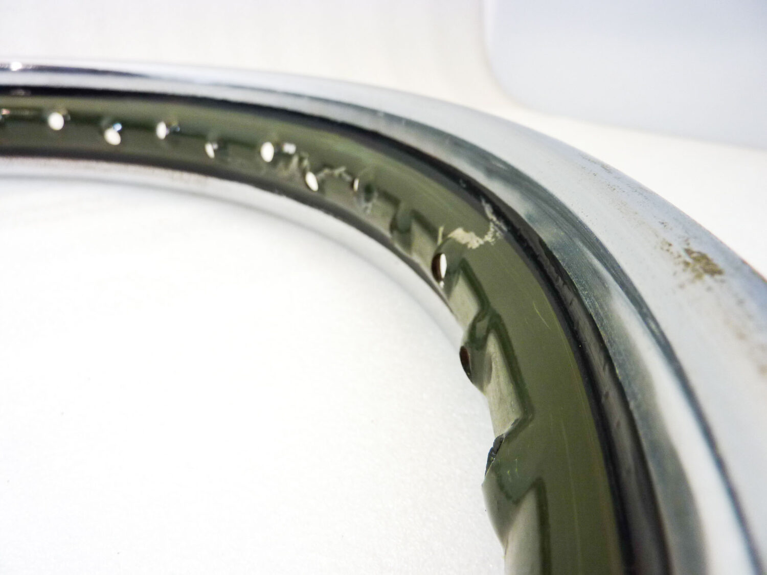 Cerchio acciaio 19 x 1,85 40 fori Beretta verniciato militare - diametro 510 mm - larghezza esterna canale 69,7 mm - interno canale 48,5 mm moto epoca nuovo fondo di magazzino - il prodotto puo' presentare imperfezioni, puntinature di ruggine, VEDI FOTO SE PRESENTI - immagine 7