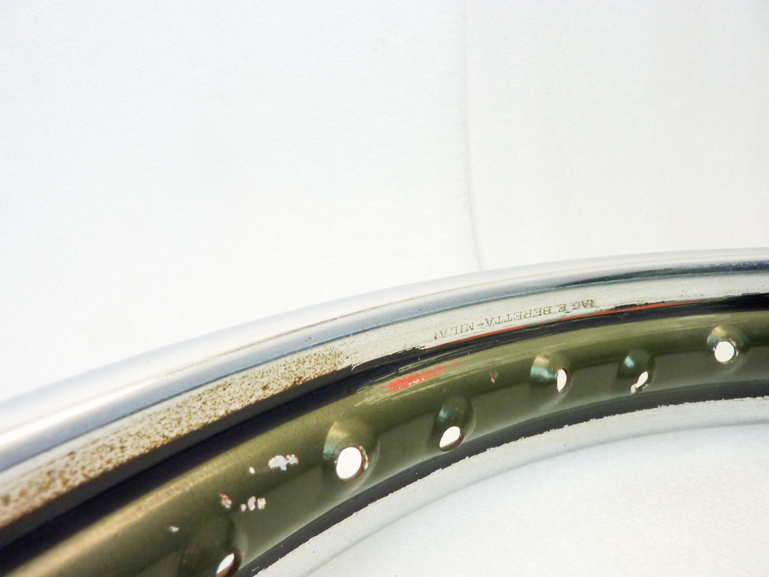 Cerchio acciaio 19 x 1,85 40 fori Beretta verniciato militare - diametro 510 mm - larghezza esterna canale 69,7 mm - interno canale 48,5 mm moto epoca nuovo fondo di magazzino - il prodotto puo' presentare imperfezioni, puntinature di ruggine, VEDI FOTO SE PRESENTI - immagine 12