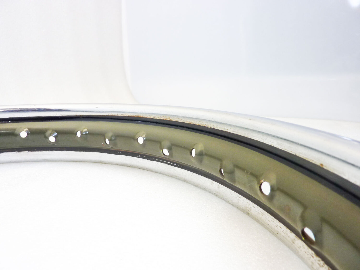 Cerchio acciaio 19 x 1,85 40 fori Beretta verniciato militare - diametro 510 mm - larghezza esterna canale 69,7 mm - interno canale 48,5 mm moto epoca nuovo fondo di magazzino - il prodotto puo' presentare imperfezioni, puntinature di ruggine, VEDI FOTO SE PRESENTI - immagine 13