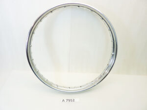Cerchio acciaio 19 x 1,50 40 fori Beretta - diametro 507 mm - larghezza esterna canale 58,3 mm - interno canale 40,2 mm moto epoca nuovo fondo di magazzino - il prodotto puo' presentare imperfezioni, puntinature di ruggine, VEDI FOTO SE PRESENTI