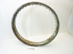 Cerchio 19 x 2,25 40 fori - diametro 510 mm - larghezza esterna canale 75 mm - interno canale 54 mm moto epoca