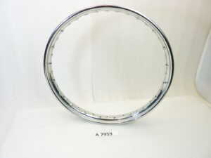 Cerchio acciaio 19 x 1,60 40 fori Beretta - diametro 504 mm - larghezza esterna canale 58,3 mm - interno canale 39,9 mm moto epoca nuovo fondo di magazzino - il prodotto puo' presentare imperfezioni, puntinature di ruggine, VEDI FOTO SE PRESENTI
