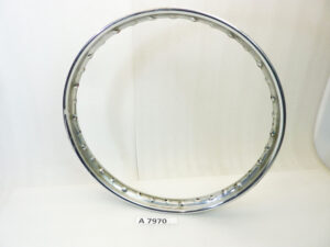 Cerchio acciaio 19 x 2 36 fori Dolomiti - diametro 507 mm - larghezza esterna canale 55,7 mm - interno canale 38 mm moto epoca nuovo fondo di magazzino - il prodotto puo' presentare imperfezioni, puntinature di ruggine, VEDI FOTO SE PRESENTI