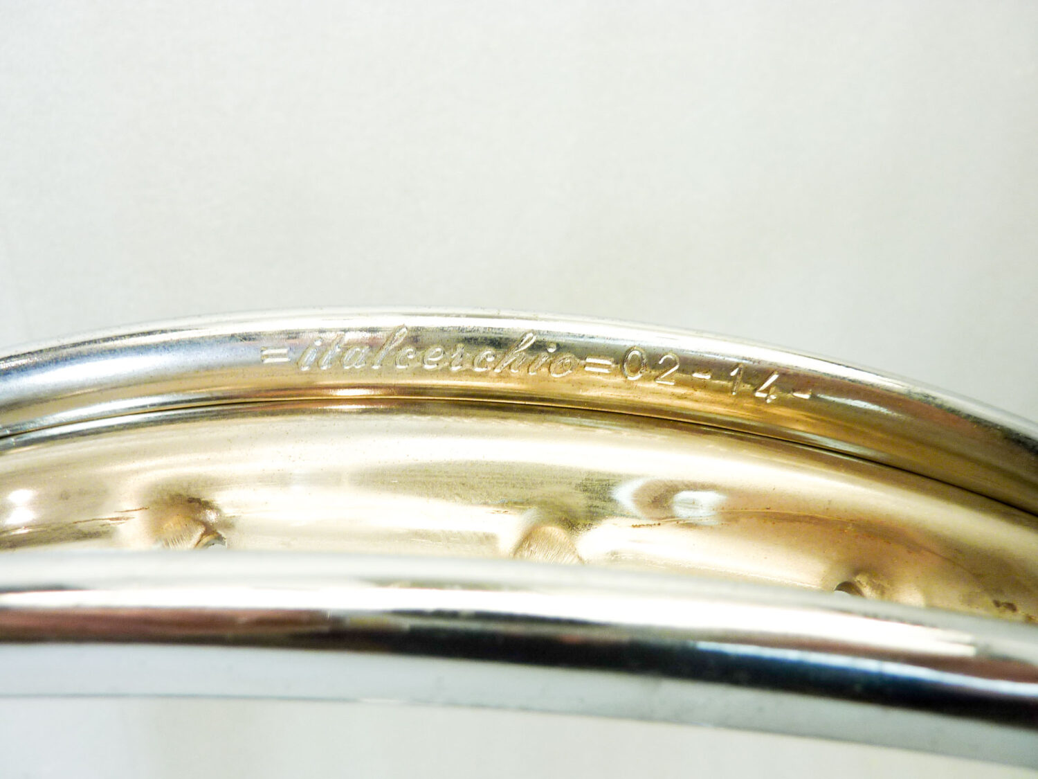 Cerchio acciaio 17 x 1,50 36 fori ItAlcerchio - diametro 453 mm - larghezza esterna canale 55,5 mm - interno canale 38,3 mm moto epoca nuovo fondo di magazzino - il prodotto puo' presentare imperfezioni, puntinature di ruggine, VEDI FOTO SE PRESENTI - immagine 4