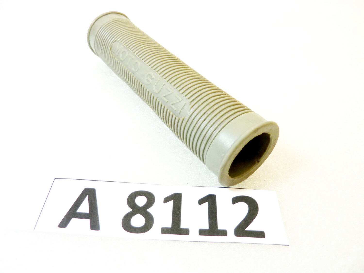Manopola aperta Guzzi vari modelli diam interno 22 mm - lungh 125 mm - diam esterno 28 mm Originale dell'epoca NO REPLICA nuovo fondo di magazzino - immagine 4