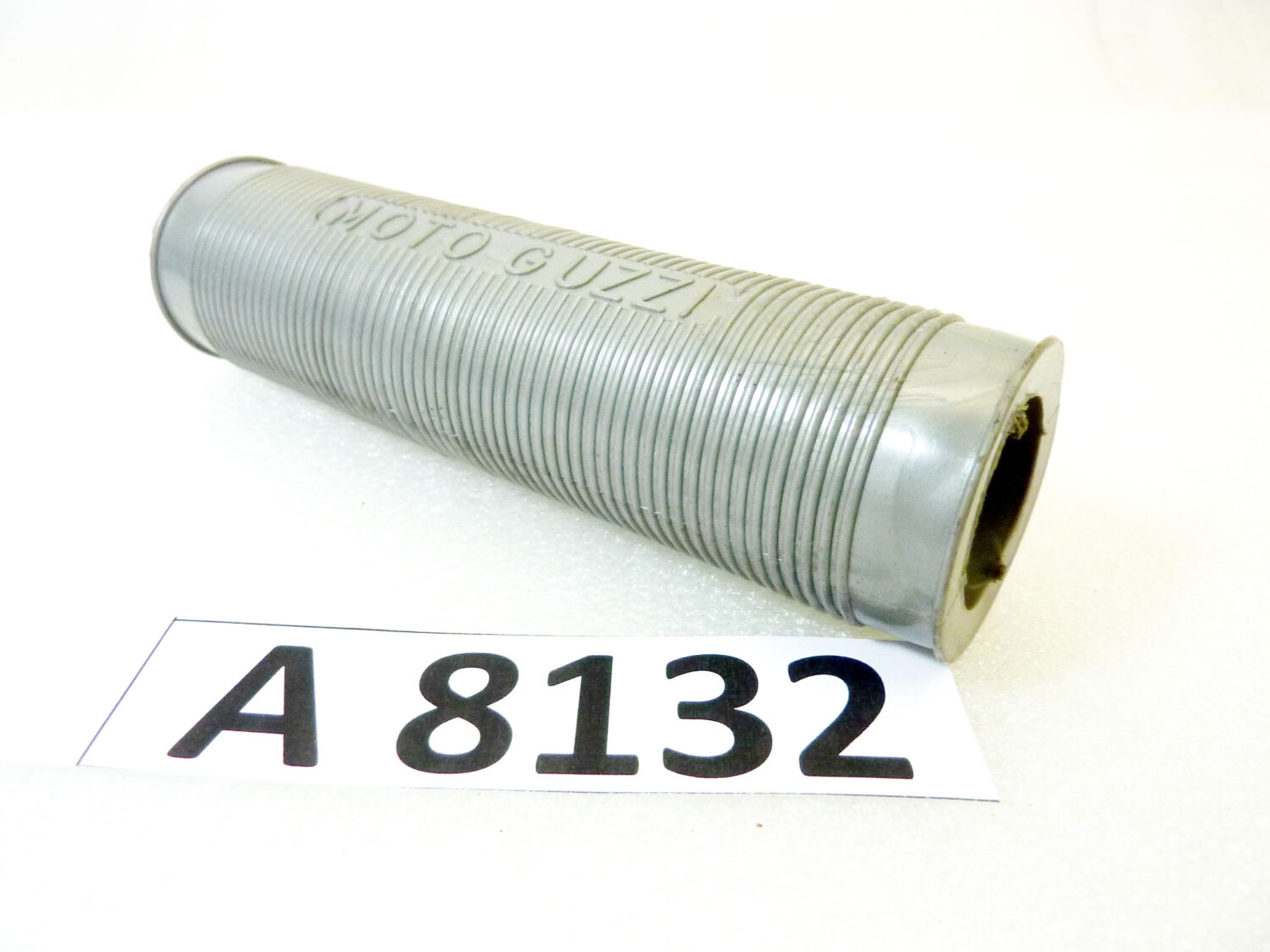 Manopola sinistra aperta Guzzi Airone Sport Turismo Falcone Ercole grigio marrone cod T8166S vari modelli diam interno 24 mm - lungh 130 mm - diam esterno 34 mm Originale dell'epoca NO REPLICA nuovo fondo di magazzino - immagine 4