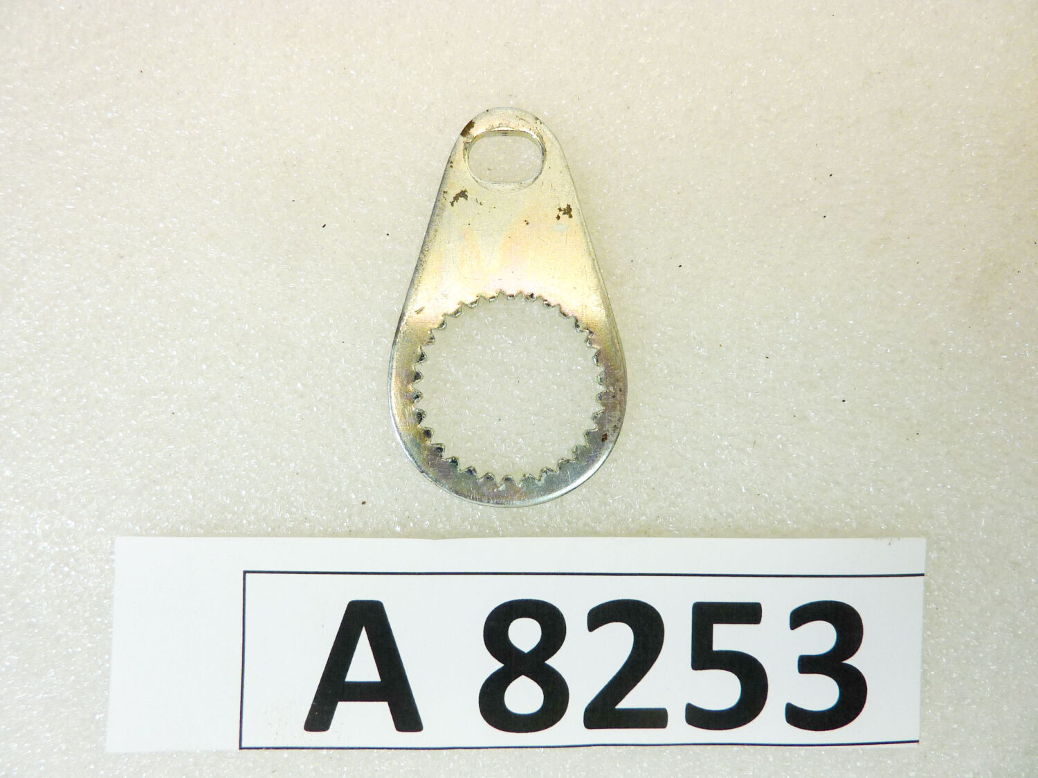 Piastra sicurezza ferma pignone un foro diam est 30,4 mm diam interno 23,9 mm NUOVO fondo di magazzino vedi foto leggi descrizione