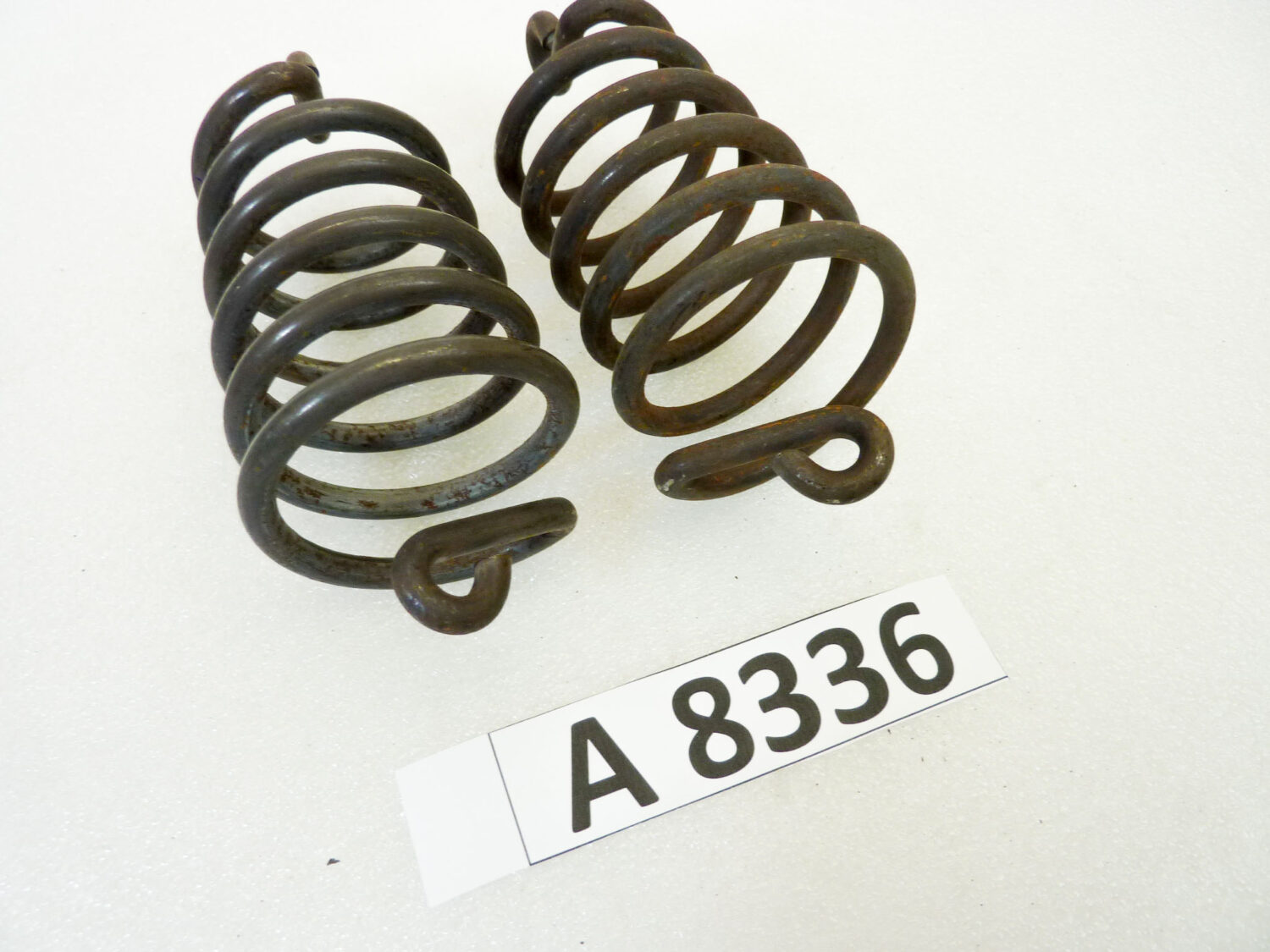 Coppia molle sella moto epoca Guzzi Gilera Benelli Bianchi Morini MV lungh 126 mm largh 56 mm diam filo 5,5 mm coniche NUOVO fondo di magazzino vedi foto leggi descrizione - immagine 2