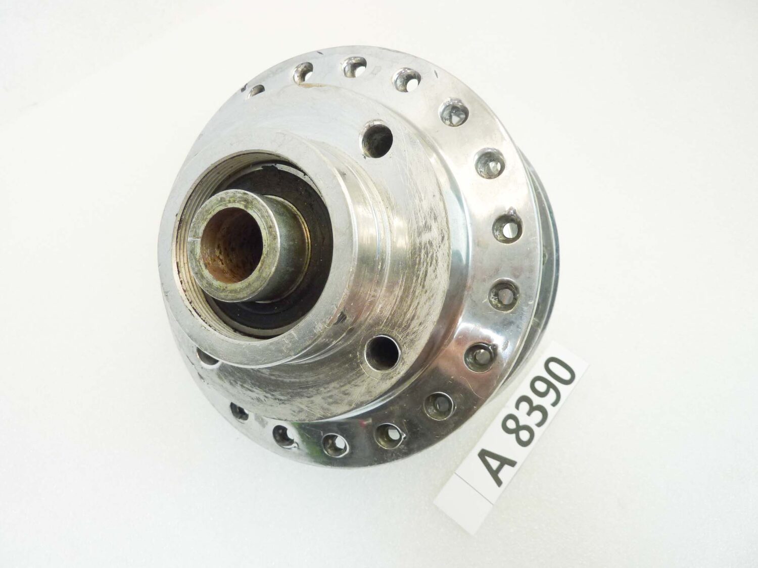 Mozzo ruota Alycast Triumph T140 T150 T160 con distanziale cod 37-4126 37-4127