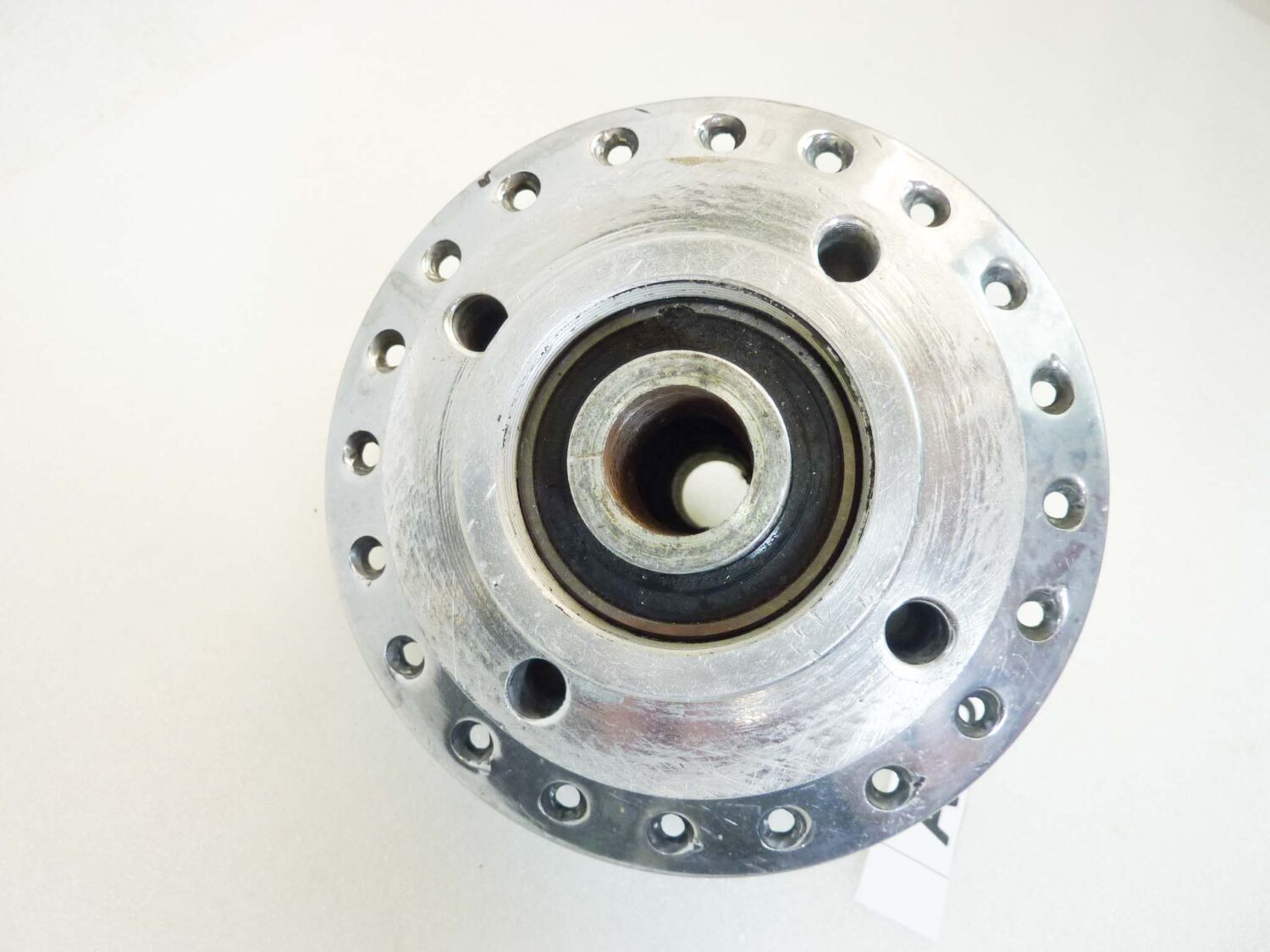 Mozzo ruota Alycast Triumph T140 T150 T160 con distanziale cod 37-4126 37-4127 - immagine 2