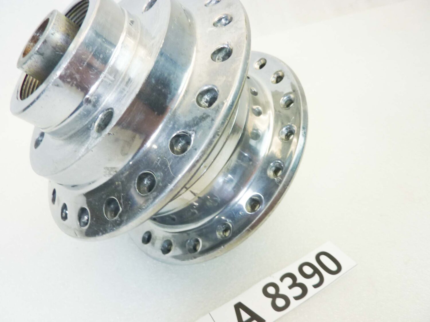 Mozzo ruota Alycast Triumph T140 T150 T160 con distanziale cod 37-4126 37-4127 - immagine 3