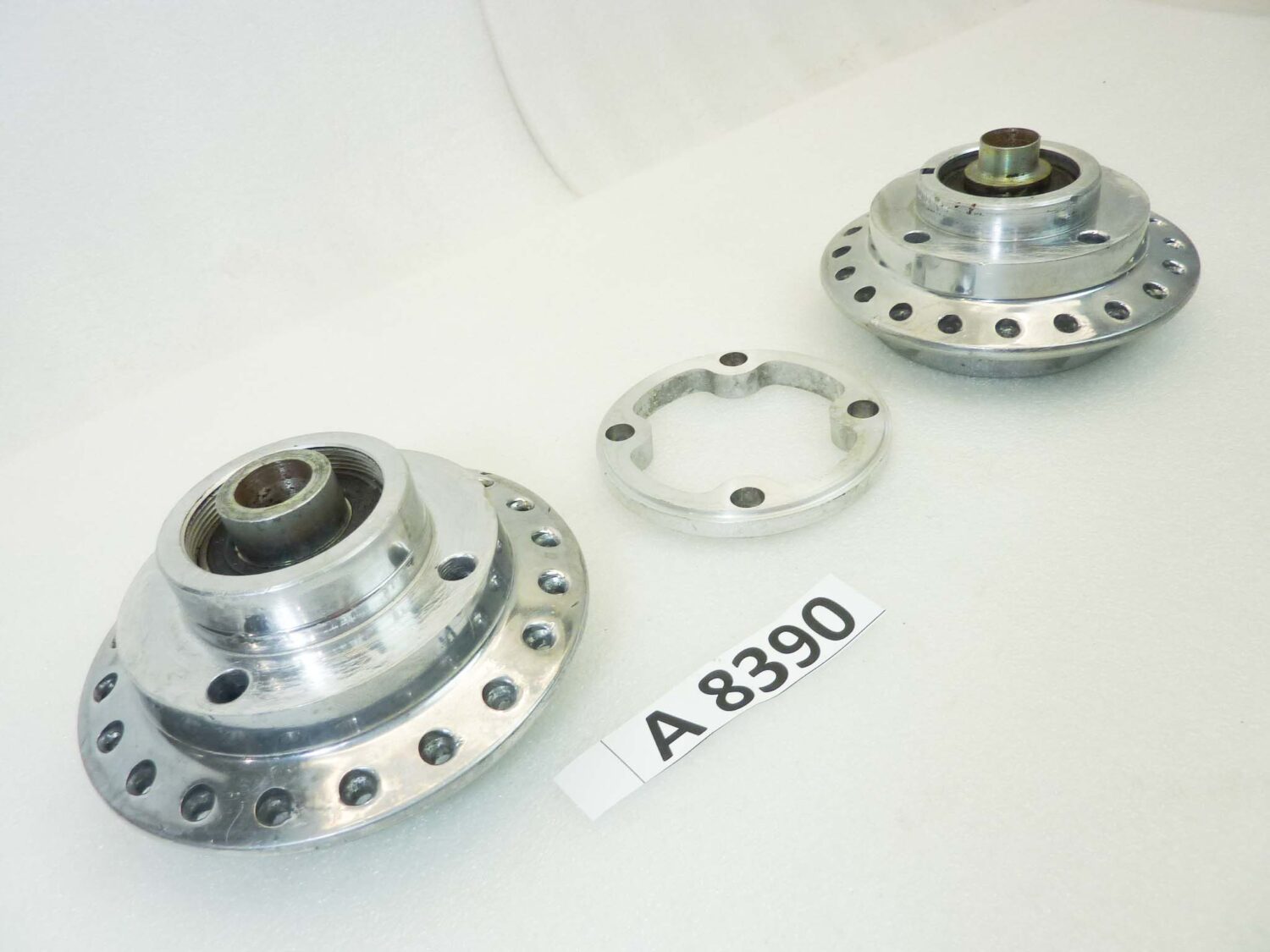 Mozzo ruota Alycast Triumph T140 T150 T160 con distanziale cod 37-4126 37-4127 - immagine 5