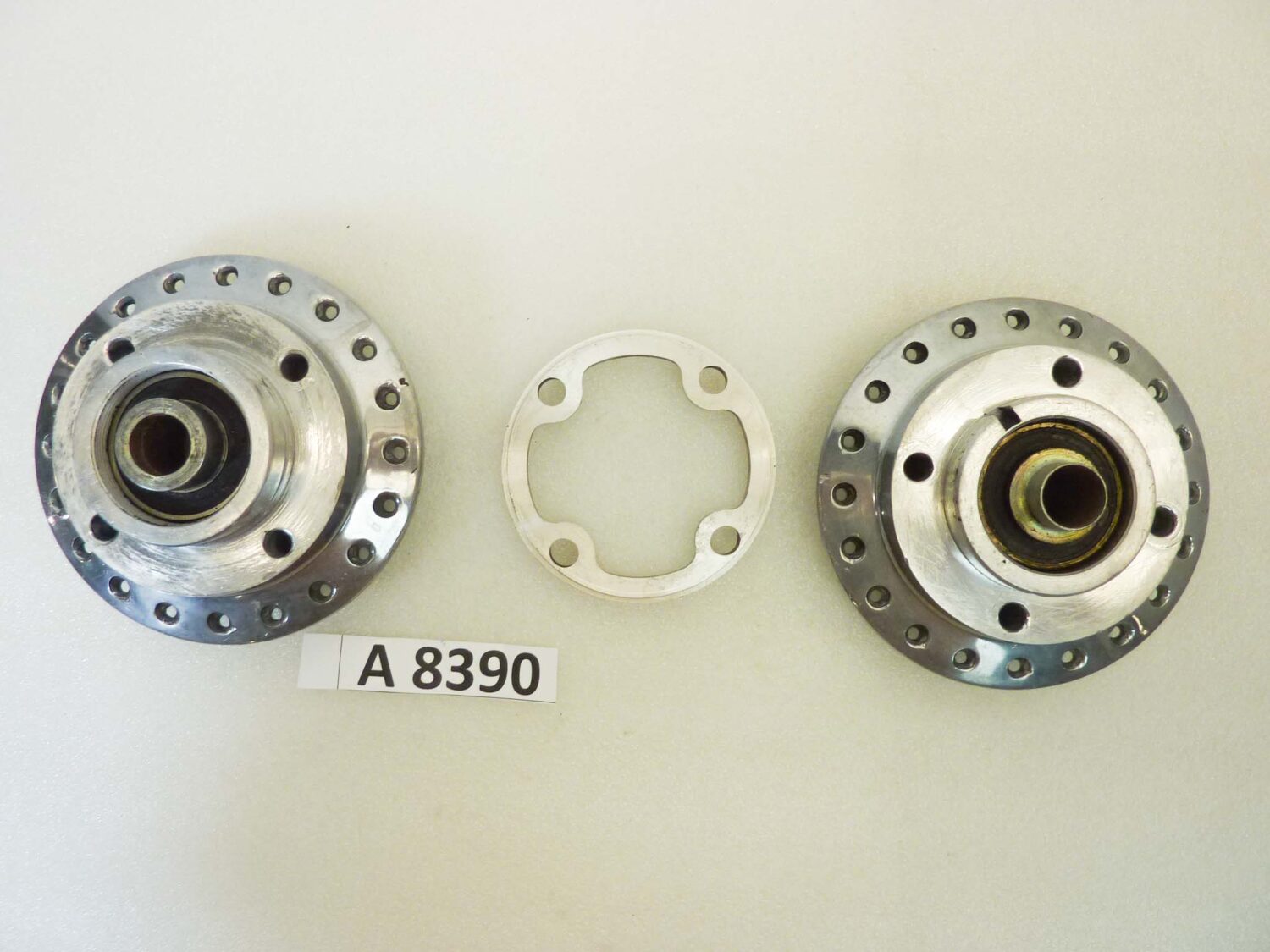 Mozzo ruota Alycast Triumph T140 T150 T160 con distanziale cod 37-4126 37-4127 - immagine 6