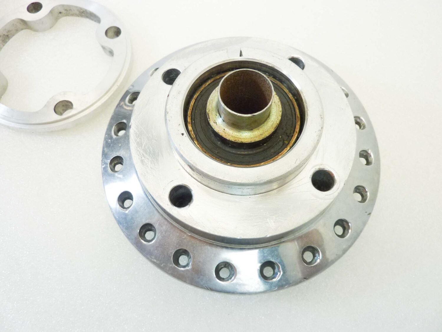 Mozzo ruota Alycast Triumph T140 T150 T160 con distanziale cod 37-4126 37-4127 - immagine 7