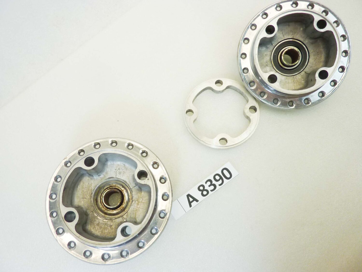Mozzo ruota Alycast Triumph T140 T150 T160 con distanziale cod 37-4126 37-4127 - immagine 9