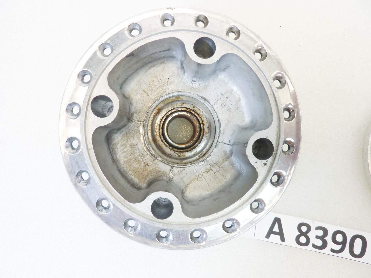 Mozzo ruota Alycast Triumph T140 T150 T160 con distanziale cod 37-4126 37-4127 - immagine 10