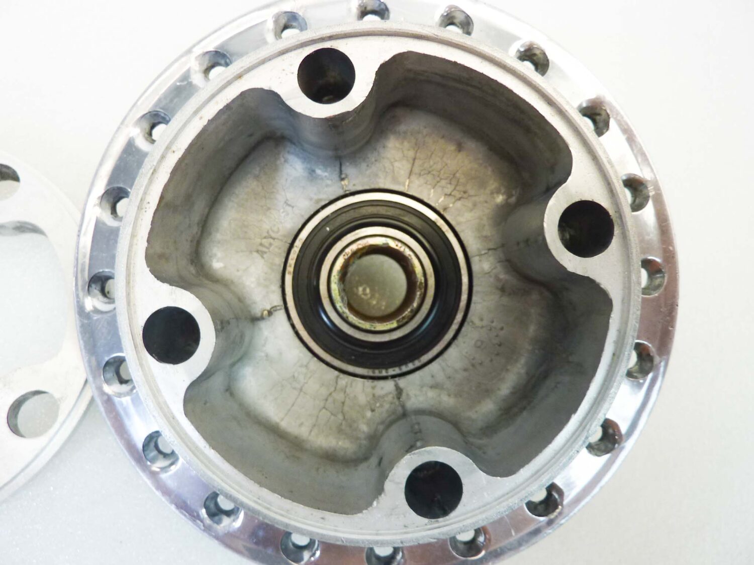 Mozzo ruota Alycast Triumph T140 T150 T160 con distanziale cod 37-4126 37-4127 - immagine 11