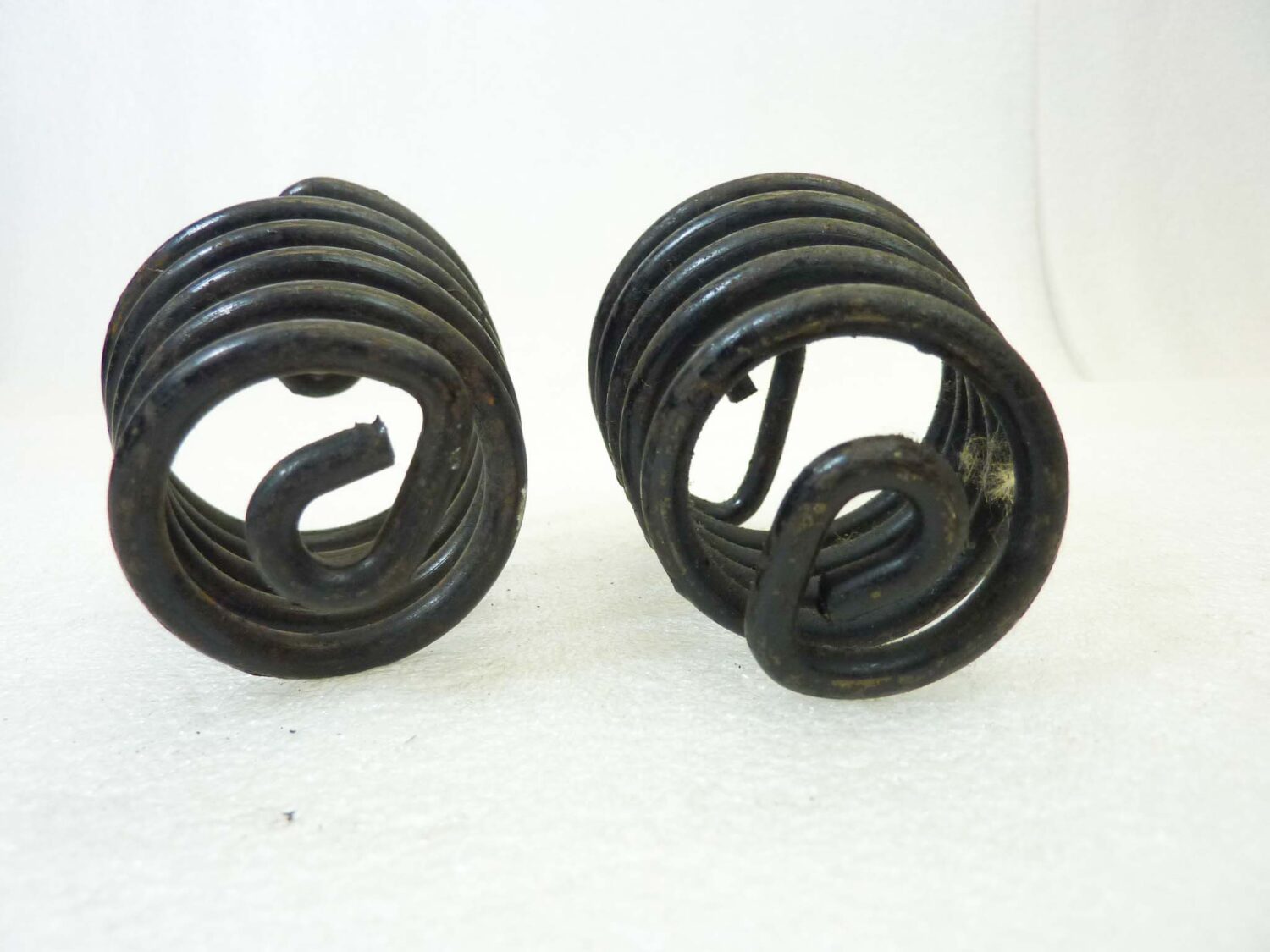 Coppia molle sella moto epoca Bianchi Guzzi Gilera Benelli Morini MV lungh 92 mm largh max 63 mm largh min 46 mm diam filo 4,4 mm coniche come da foto NUOVO fondo di magazzino vedi foto leggi descrizione - immagine 7