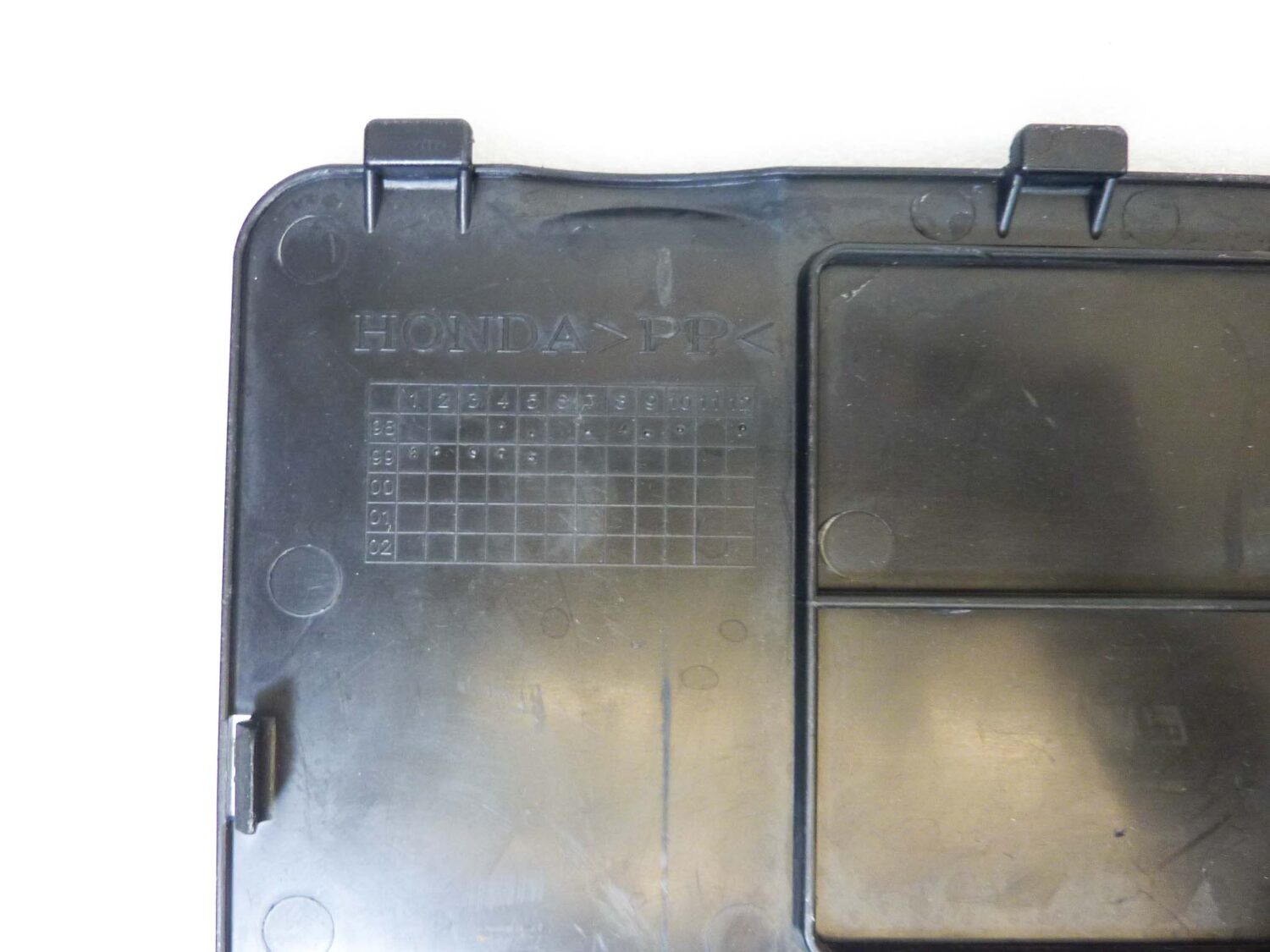 Coperchio batteria Honda Foresight 250 Peugeot SV 250 1998 - 2004 - immagine 6