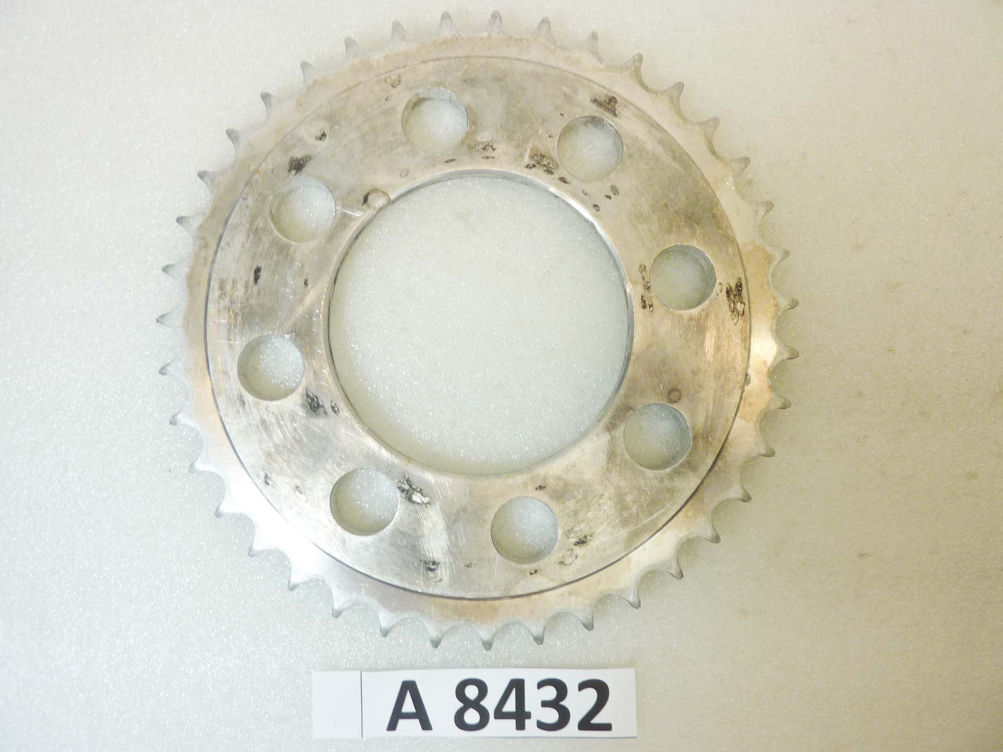Corona 39 denti passo 530 diam foro centrale 95 mm diam est 204 mm moto epoca Guzzi Gilera Benelli Motobi MV Agusta Morini Malaguti Ducati Cagiva Aprilia vari modelli