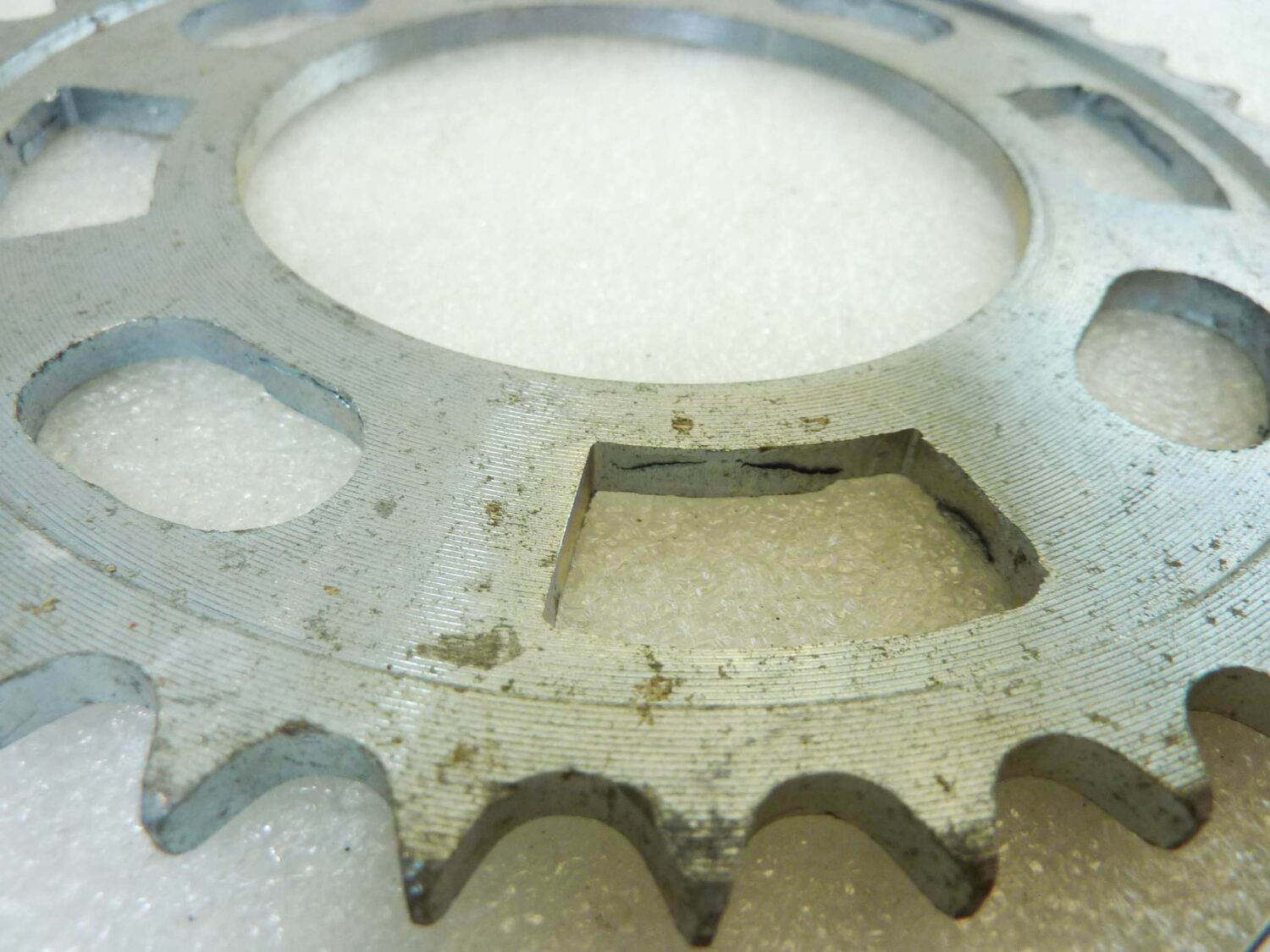 Corona 38 denti passo 415 diam foro centrale 80 mm diam est 158 mm moto epoca Guzzi Gilera Benelli Motobi MV Agusta Morini Malaguti Ducati Cagiva Aprilia vari modelli NUOVO fondo di magazzino vedi foto leggi descrizione - immagine 3