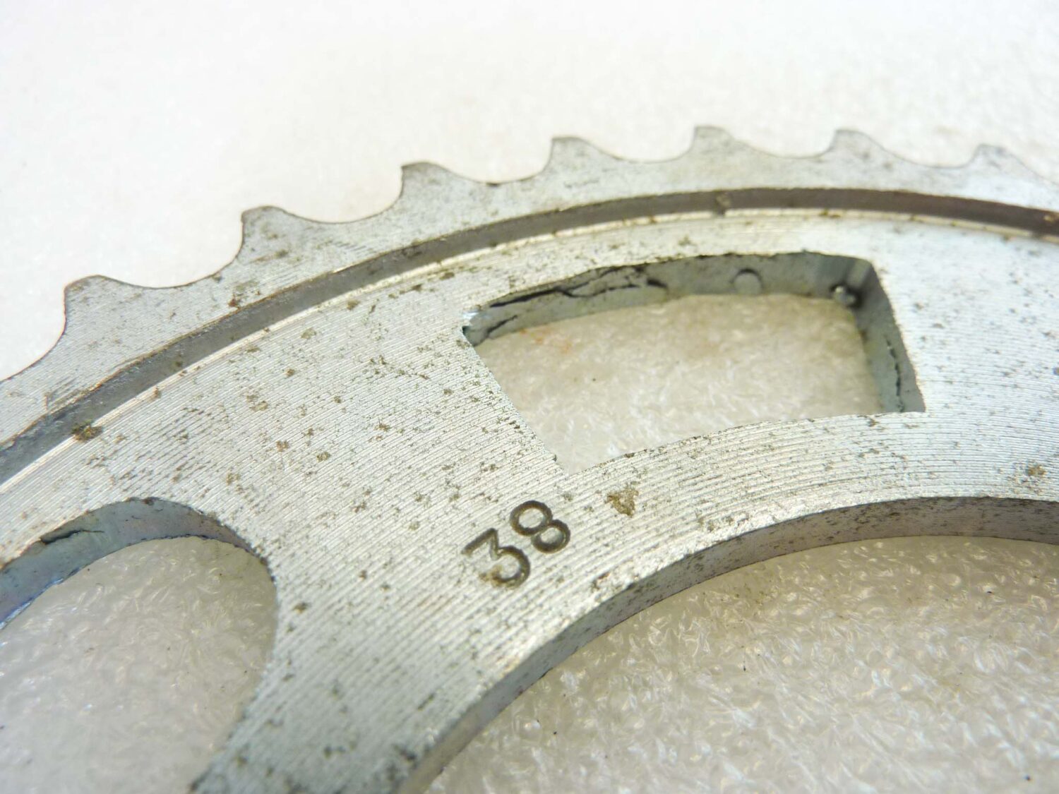 Corona 38 denti passo 415 diam foro centrale 80 mm diam est 158 mm moto epoca Guzzi Gilera Benelli Motobi MV Agusta Morini Malaguti Ducati Cagiva Aprilia vari modelli NUOVO fondo di magazzino vedi foto leggi descrizione - immagine 4