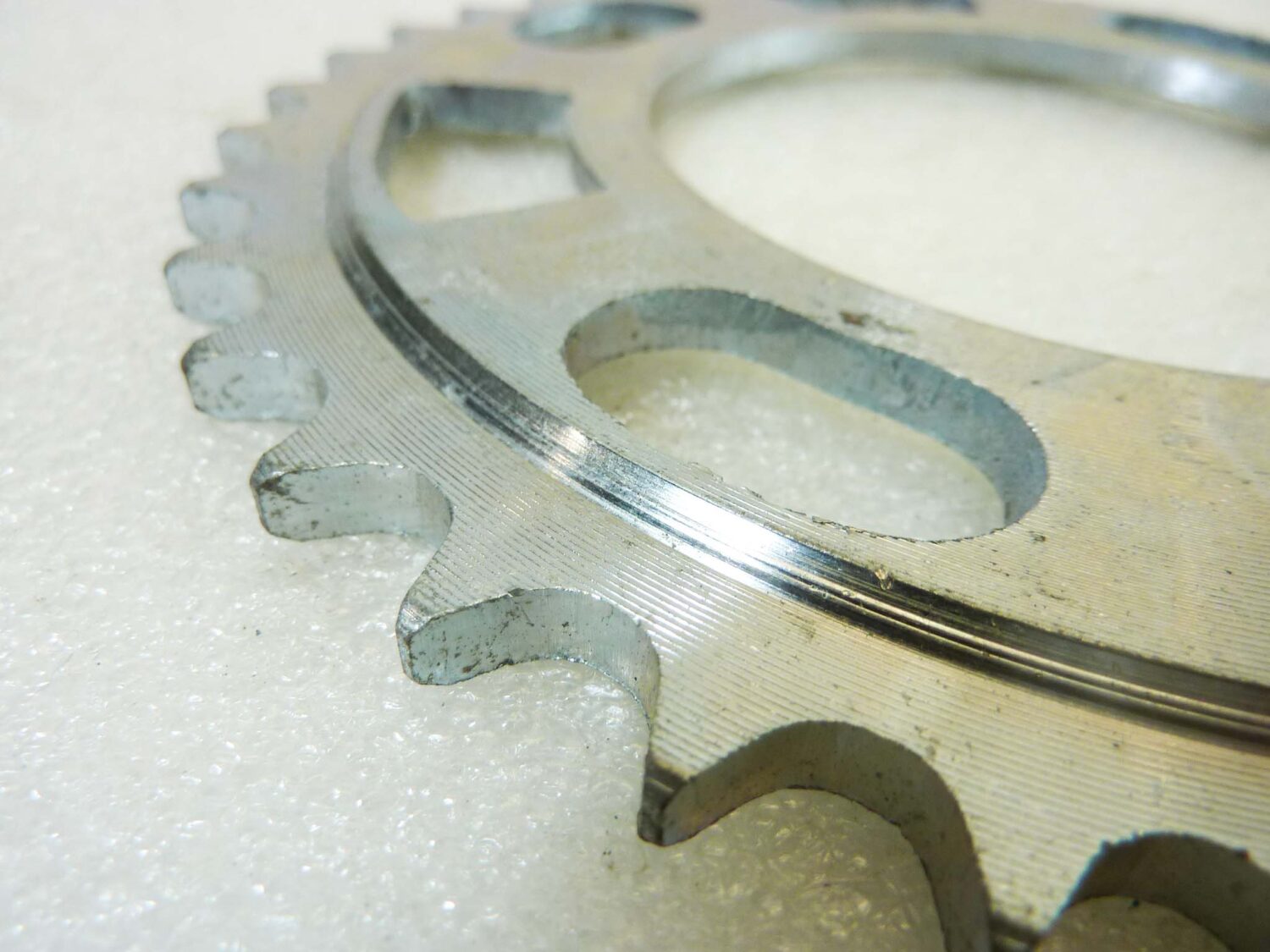 Corona 38 denti passo 415 diam foro centrale 80 mm diam est 158 mm moto epoca Guzzi Gilera Benelli Motobi MV Agusta Morini Malaguti Ducati Cagiva Aprilia vari modelli NUOVO fondo di magazzino vedi foto leggi descrizione - immagine 6