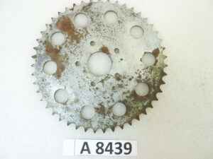 Corona 47 denti passo 410 diam foro centrale 34,5 mm diam est 196 mm interasse fori laterale 36 mm moto epoca Guzzi Gilera Benelli Motobi MV Agusta Morini Malaguti Ducati Cagiva Aprilia vari modelli NUOVO fondo di magazzino vedi foto leggi descrizione